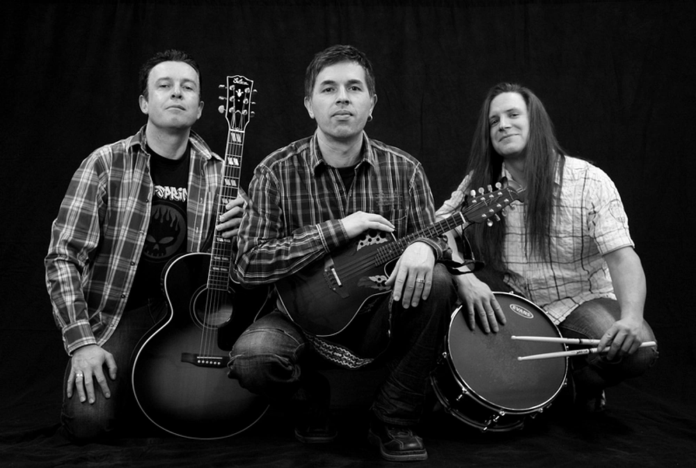 Spanish Guitar Over a Classic Rock Riff: Silverbird's Wasn't Born to Follow
